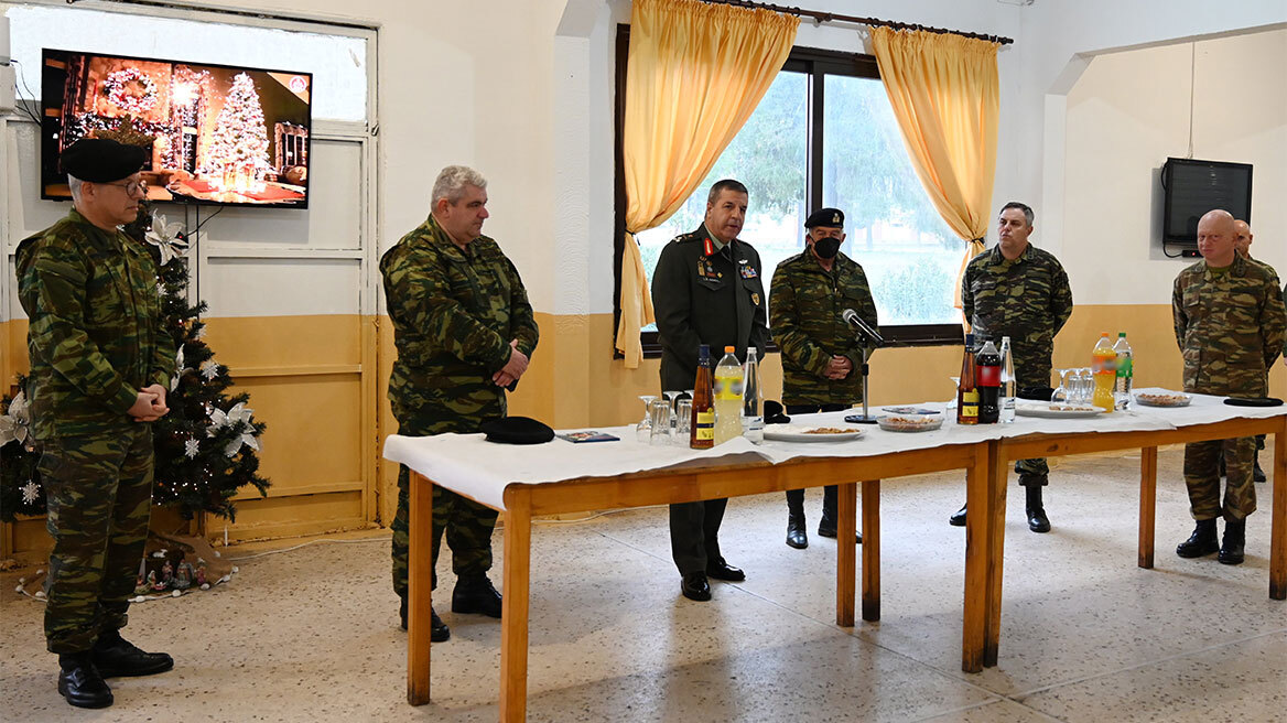 Ο Αρχηγός ΓΕΣ επισκέφθηκε στρατόπεδα της Αττικής ενόψει της Πρωτοχρονιάς