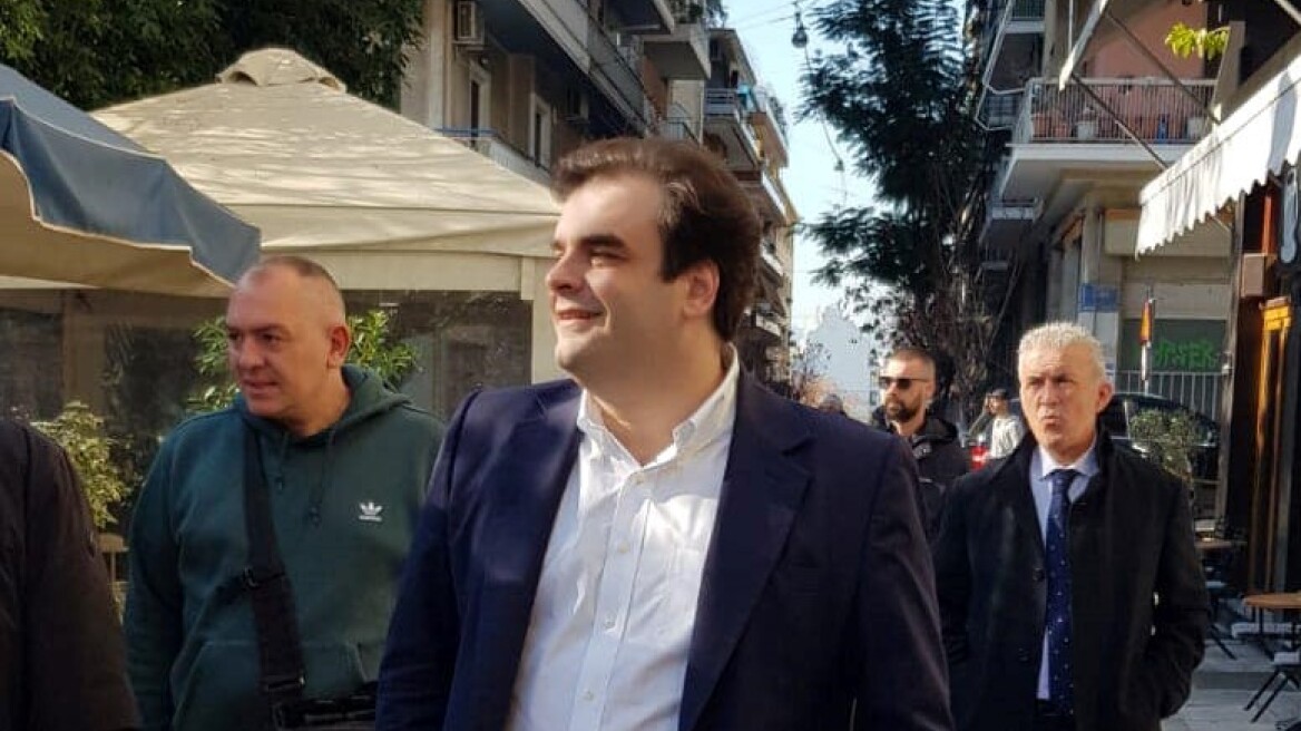 Παραμονή Πρωτοχρονιάς στον Άγιο Παύλο, την γειτονιά των παιδικών του χρόνων, για τον Κυριάκο Πιερρακάκη