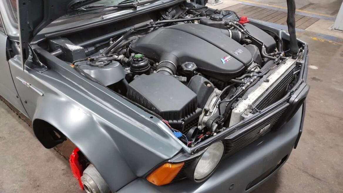 Ένας V10 σε μια παλιά BMW 316!