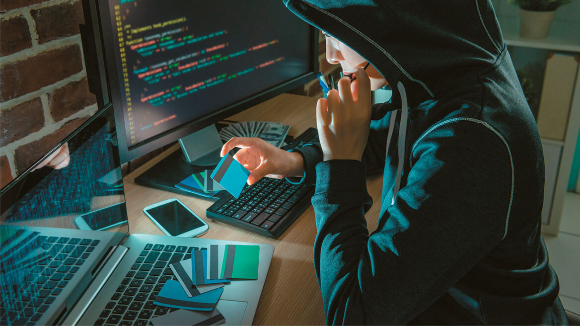 Ηλεκτρονικές απάτες: Κλέβουν κωδικούς καρτών και παίζουν στοίχημα και ρουλέτα στα κινητά