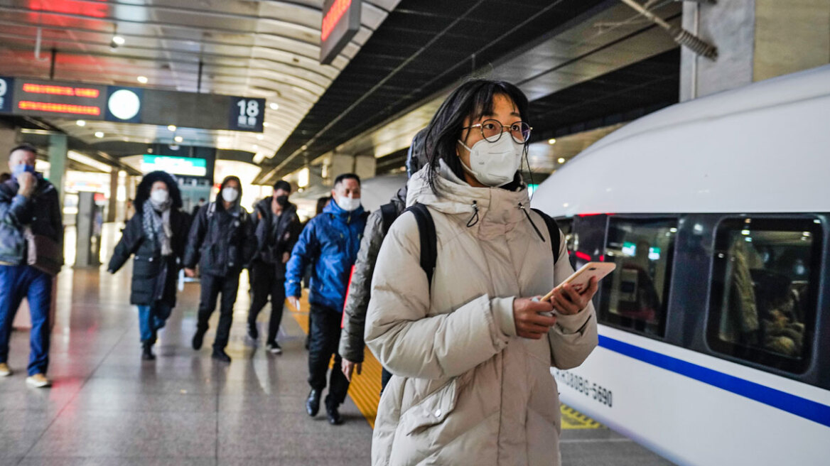 Κορωνοϊός: Η Κίνα ξεκίνησε να υποδέχεται τους πρώτους ταξιδιώτες χωρίς τον περιορισμό υποχρεωτικής καραντίνας