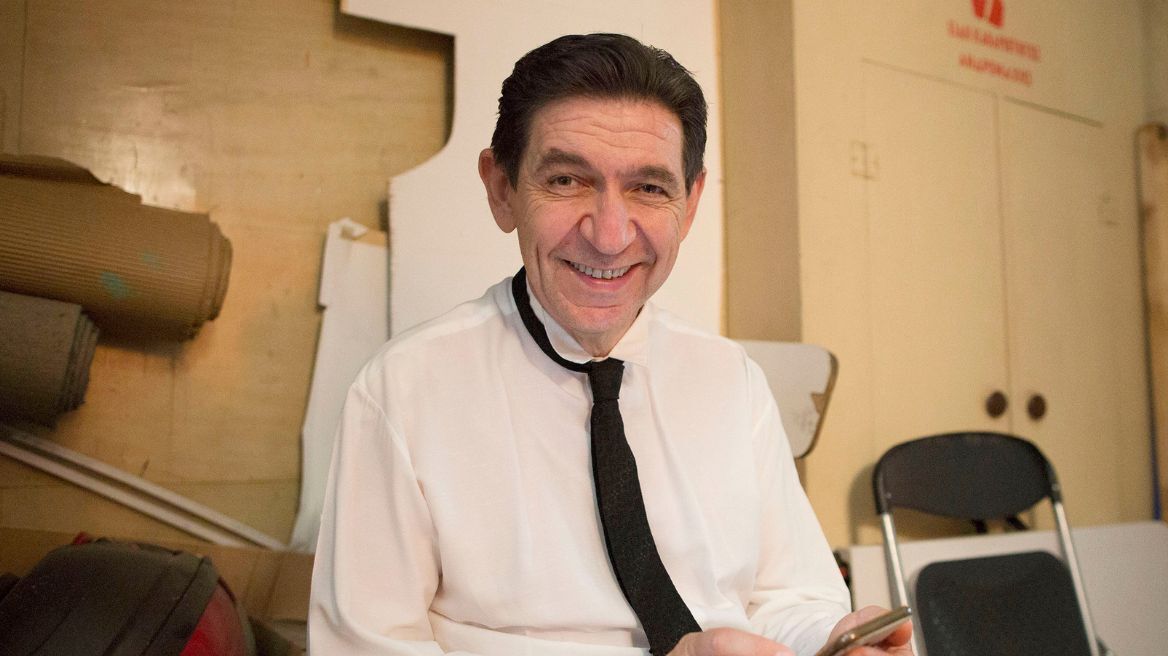 Γεράσιμος Σκιαδαρέσης: «Απαντάω σε προσωπικά πράγματα από ευγένεια αλλά αναρωτιέμαι τι νοιάζει τον κόσμο»