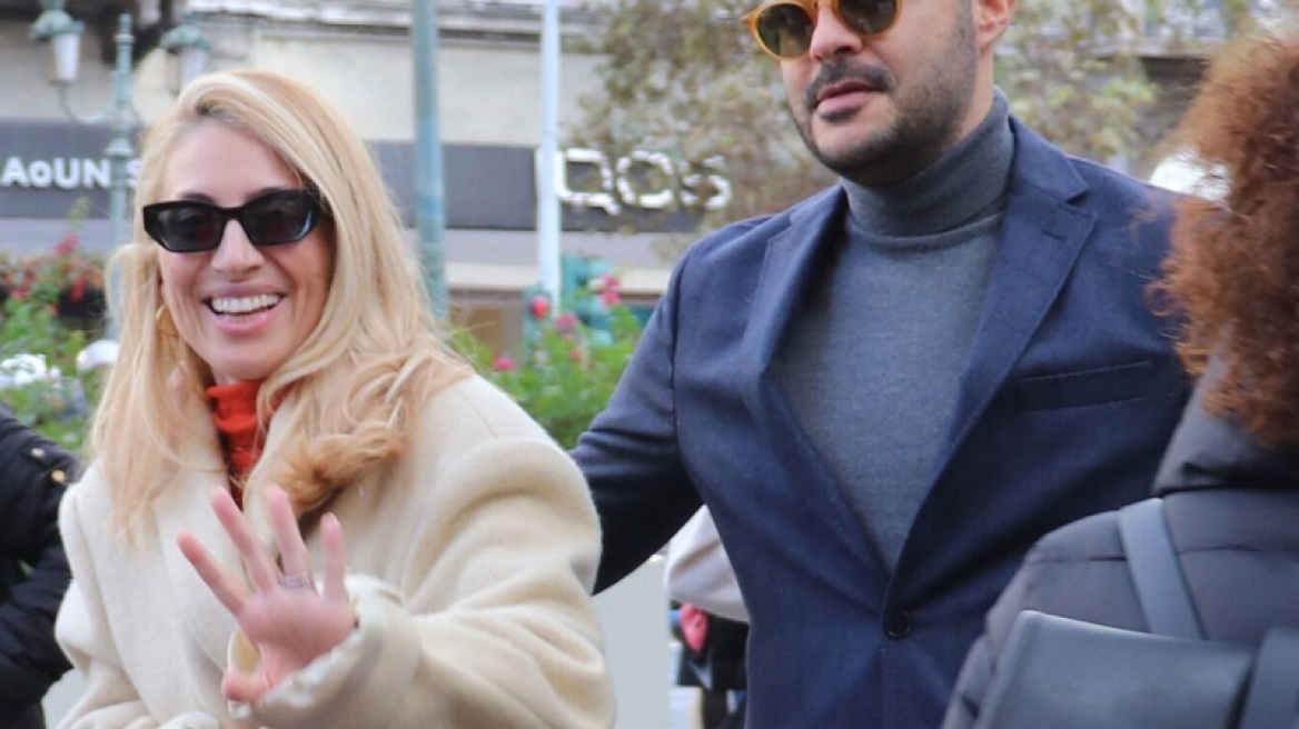 Μαρία Ηλιάκη: Για ψώνια μαζί με το σύζυγό της με casual chic σύνολο