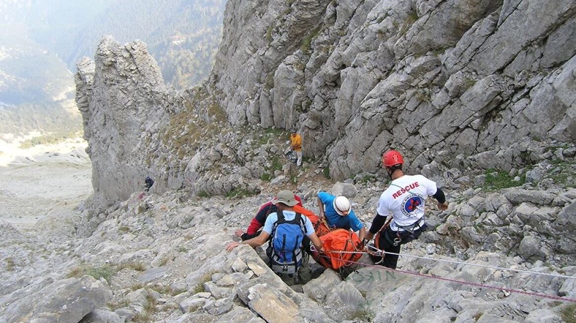 Όλυμπος: Ορειβάτισσα έπεσε σε «τρύπα» στα 2.700 μέτρα