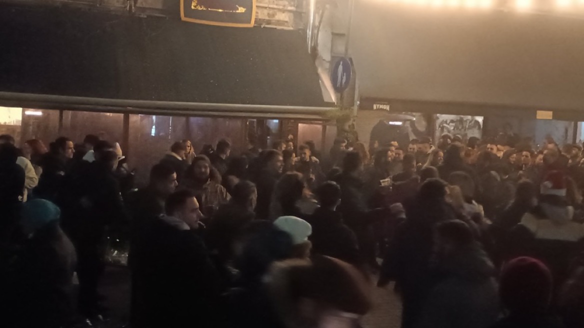 Λάρισα: Το πιο «τρελό» κλείσιμο μαγαζιού έγινε με πέταγμα τραπεζιών και σπασμένα πιάτα