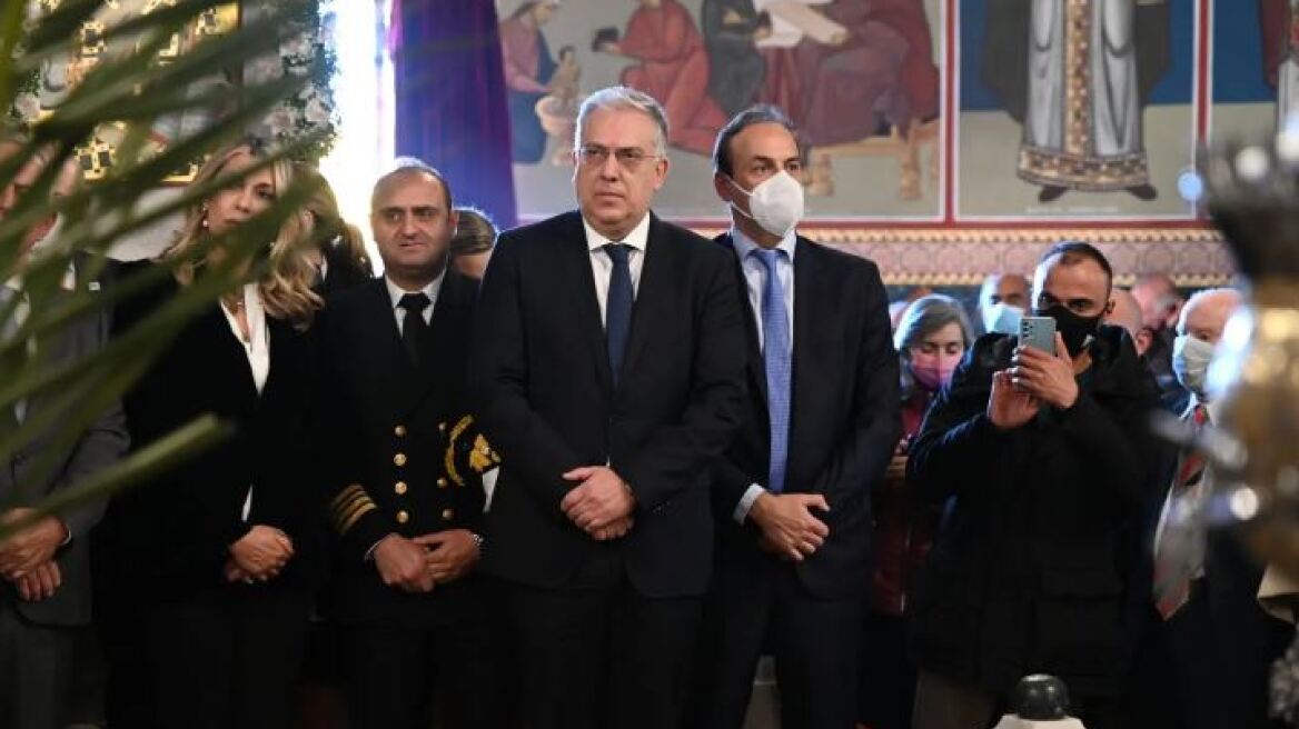 Θεοφάνια - Θεοδωρικάκος: Σε Γλυφάδα και Παλαιό Φάληρο - «Ελλάδα και Ορθοδοξία είναι έννοιες ταυτόσημες»