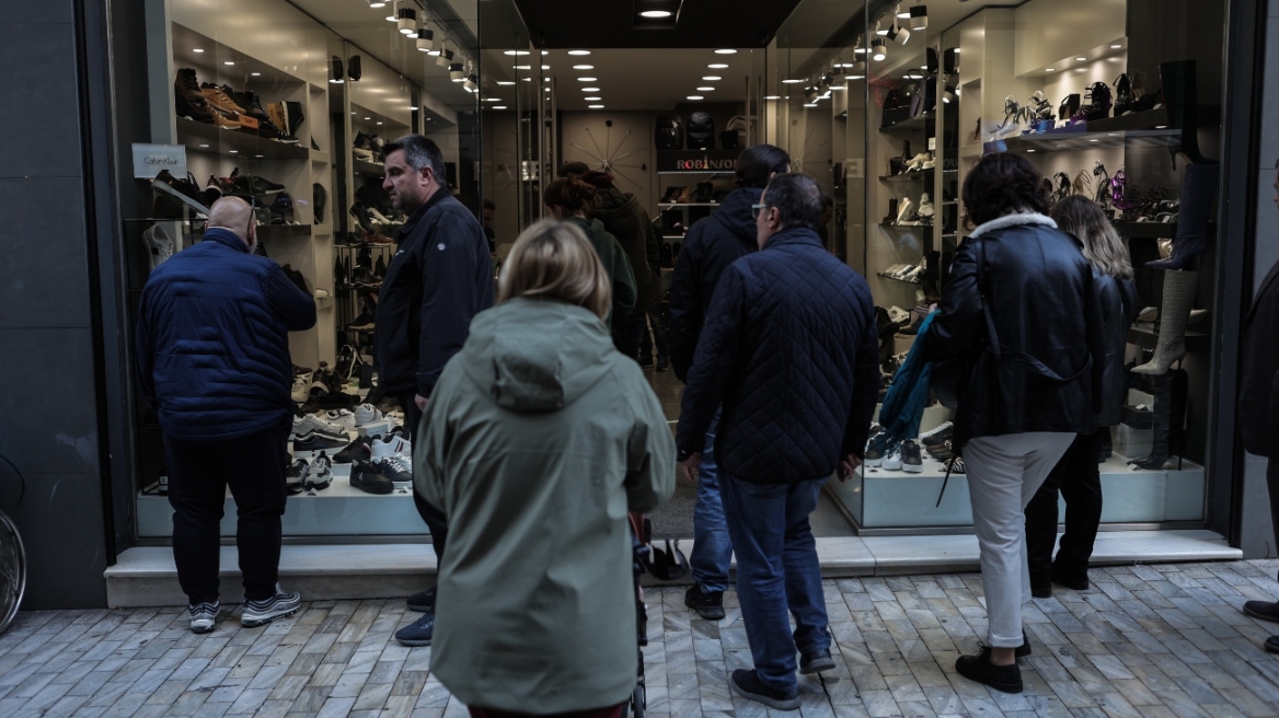 Θεοφάνια: Τι ισχύει με τη λειτουργία καταστημάτων, τραπεζών, σούπερ μάρκετ