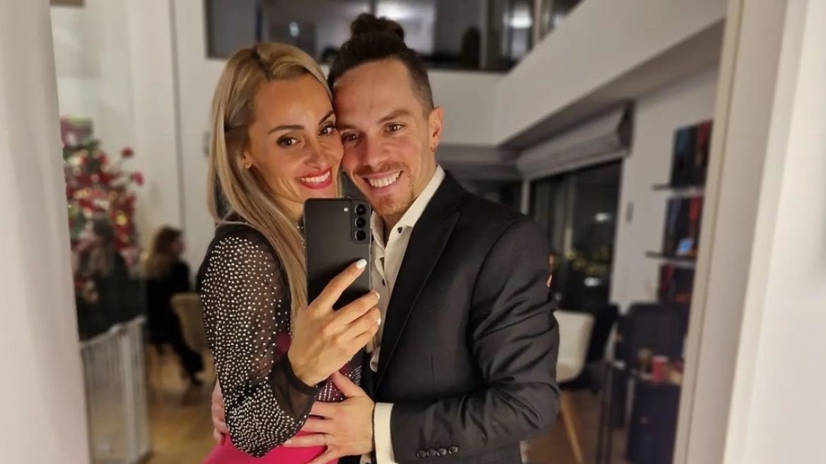 Λευτέρης Πετρούνιας: Αγνώριστος, έδειξε τις μπούκλες του