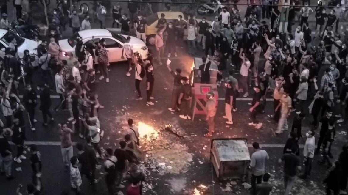 Ιράν: Άλλοι τρεις άνθρωποι καταδικάστηκαν σε θάνατο για συμμετοχή σε διαδηλώσεις 