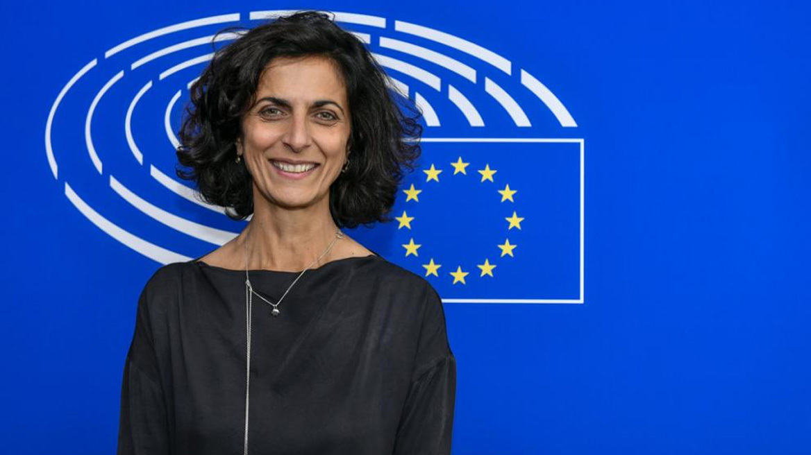 Qatargate - Le Soir: Πάνω από 280.000 ευρώ βρέθηκαν στο σπίτι του γιου της ευρωβουλευτή Μαρί Αρενά