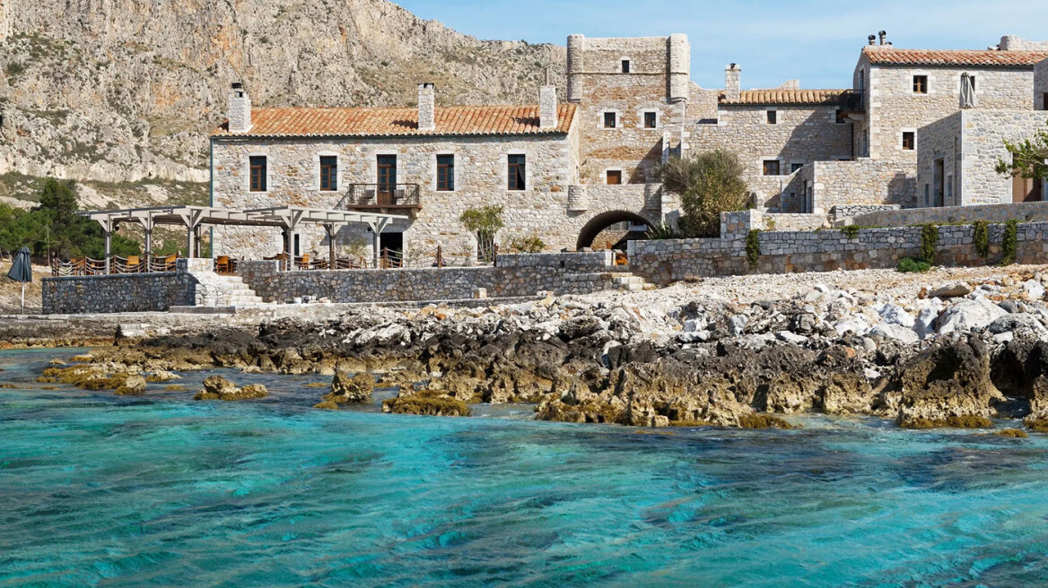 Kyrimai: Το ιστορικό ξενοδοχείο στον Γερολιμένα της Μάνης βραβεύεται ξανά