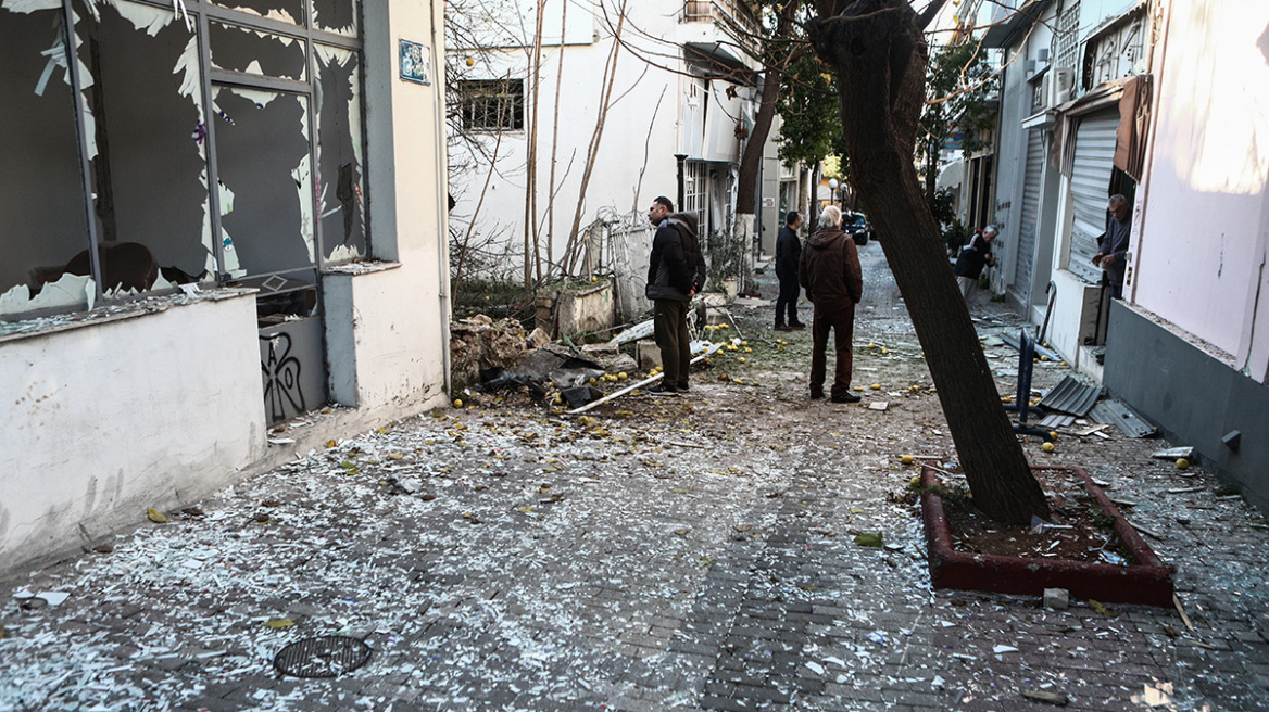 Μαρούσι: Τι ψάχνει η ΕΛΑΣ για τη βόμβα - Δείτε τη στιγμή της ισχυρής έκρηξης