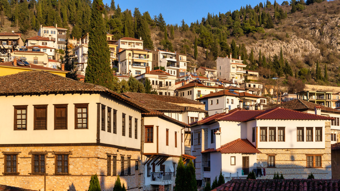 Αποστολή στην Καστοριά -Ντολτσό: H παραδοσιακή συνοικία με τα μακεδονίτικα αρχοντικά