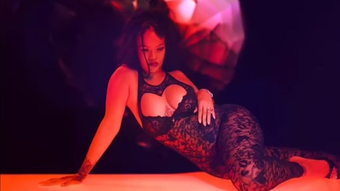 Ριάνα: Αποκαλυπτική και σέξι με τα νέα της εσώρουχα