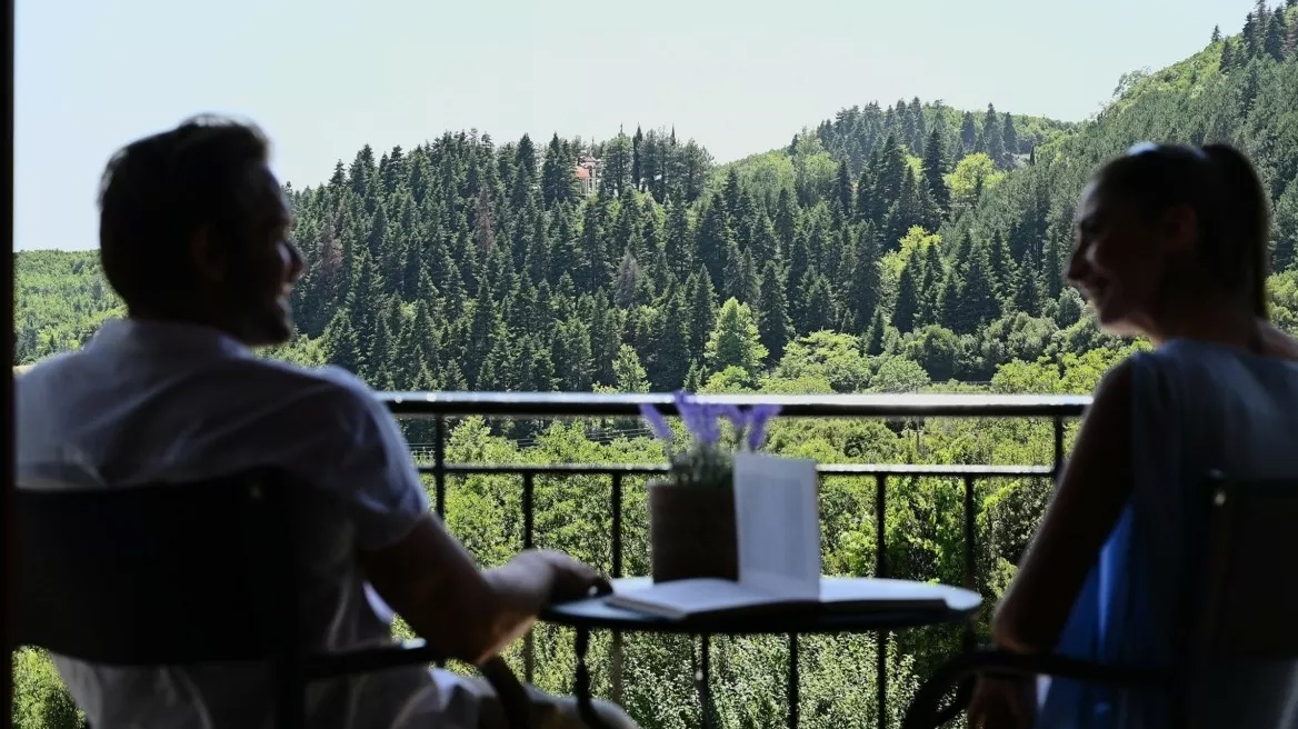 Δωμάτιο με Θέα: Η Master Suite του Rouista Tzoumerka Resort