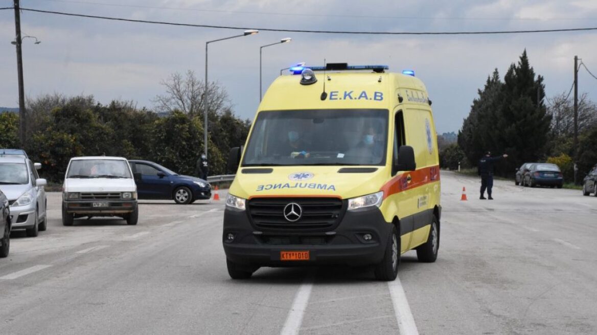 Σοβαρό τροχαίο στην Κηφισίας: Μοτοσικλέτα συγκρούστηκε με αυτοκίνητο