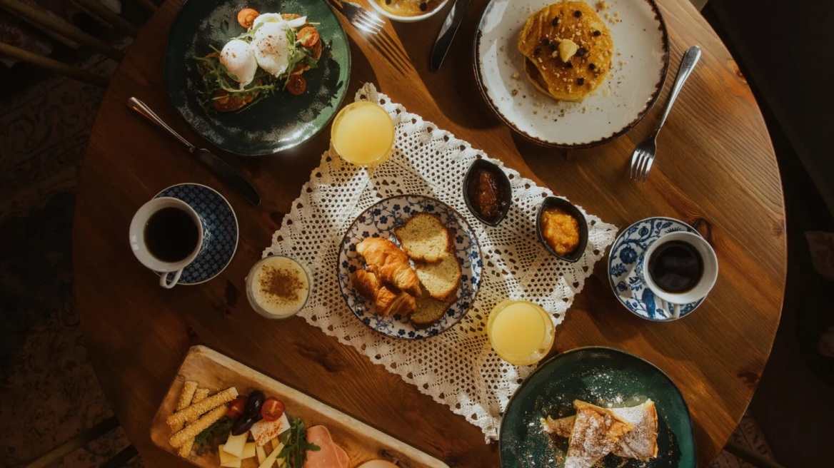 10 ελληνικά ξενοδοχεία με υπέροχο πρωινό – Ζεστές πίτες, χειροποίητες μαρμελάδες