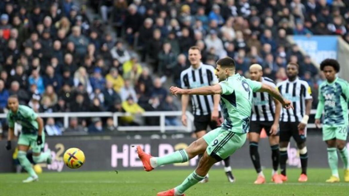 O Mίτροβιτς σκόραρε με πέναλτι για τη Φούλαμ αλλά το γκολ ακυρώθηκε λόγω διπλής επαφής! - Δείτε βίντεο 