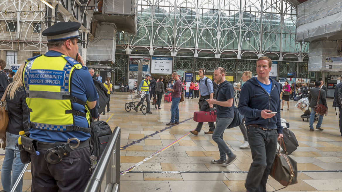 Βρετανία: Συνελήφθη στο Χίθροου 60χρονος άνδρας που μετέφερε ουράνιο από το Πακιστάν