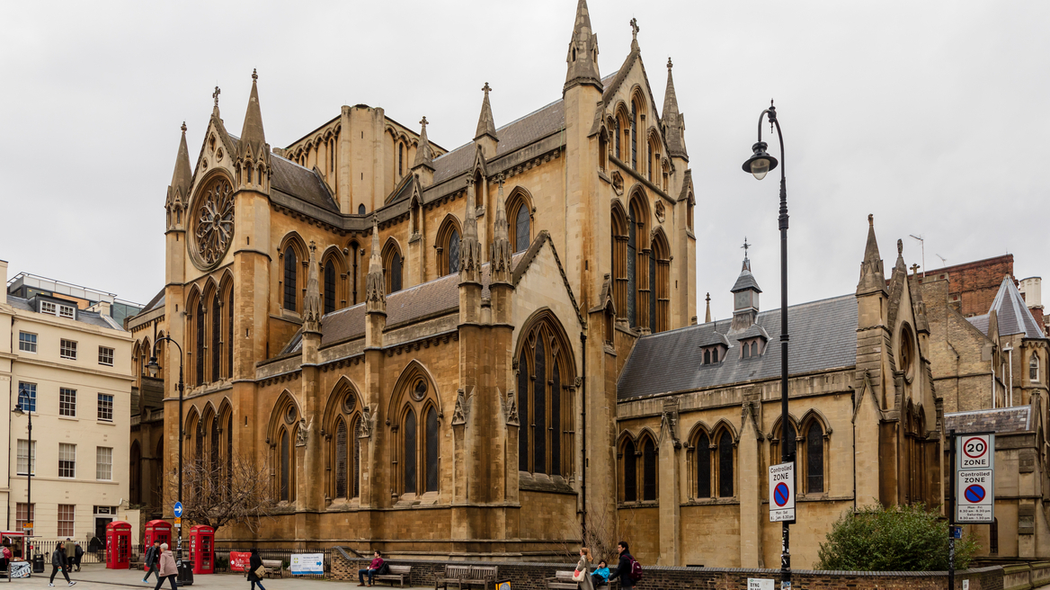 Βρετανία: Συνελήφθη 22χρονος για τους πυροβολισμούς σε εκκλησία στο Λονδίνο