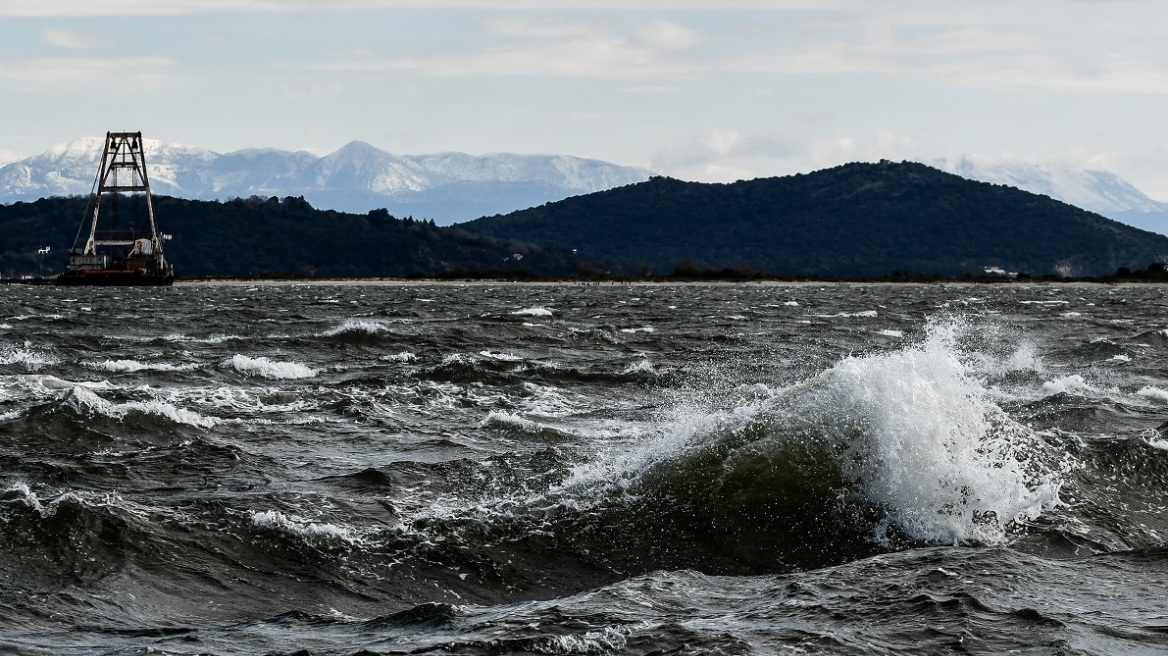 Κλειστή παραμένει η πορθμειακή γραμμή Ρίου - Αντιρρίου (Βίντεο)