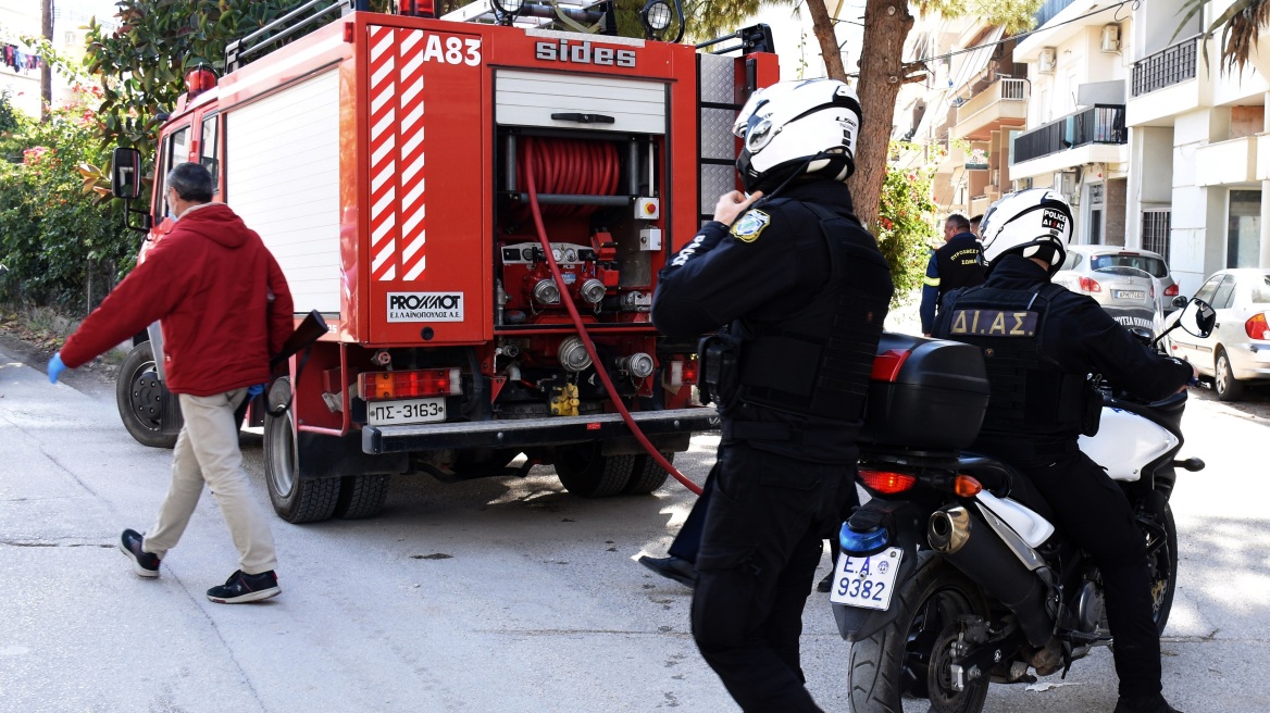 Φωτιά σε διαμέρισμα στο Αιγάλεω - Απεγκλωβίστηκαν δύο άτομα