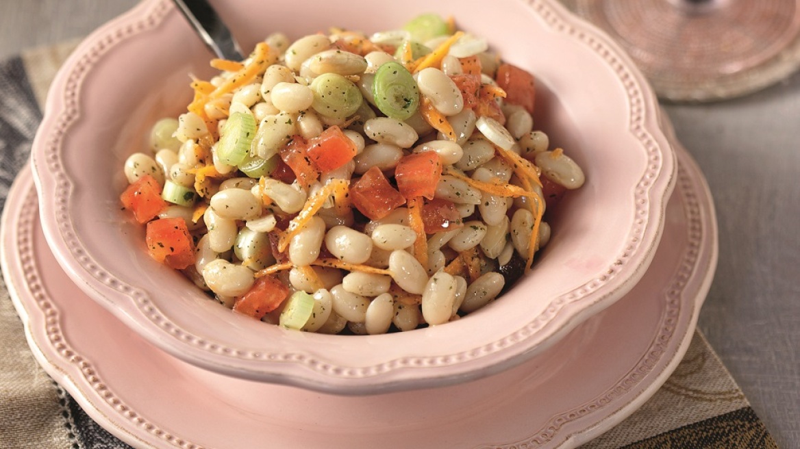 10 συνταγές για να απολαύσετε τα κλασικά φασόλια
