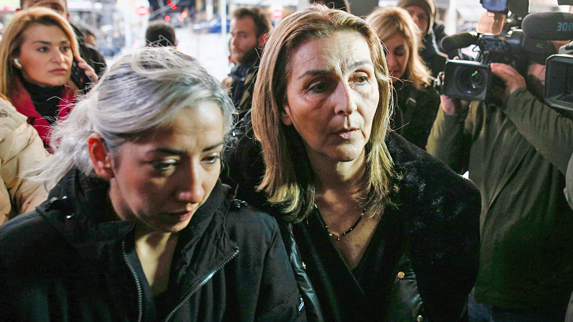 Δίκη Αλκη Καμπανού: «Μισή σπιθαμή είσαι και χτυπούσες το παιδί μου;» - Ξέσπασε στο δικαστήριο η μητέρα του