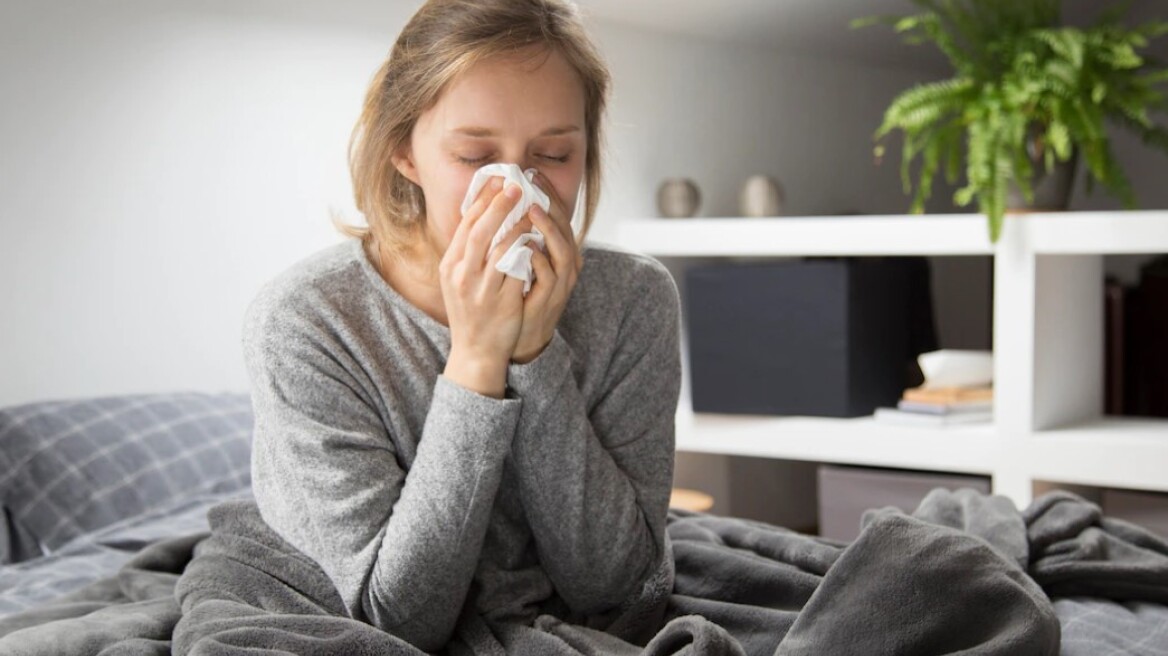 Γιατί τρέχει η μύτη σου; Πώς θα διακρίνεις αν έχεις γρίπη, Covid ή άλλη ίωση