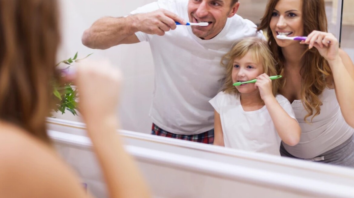 Στοματική υγιεινή: Δεν αρκεί να πλένεις τα δόντια σου