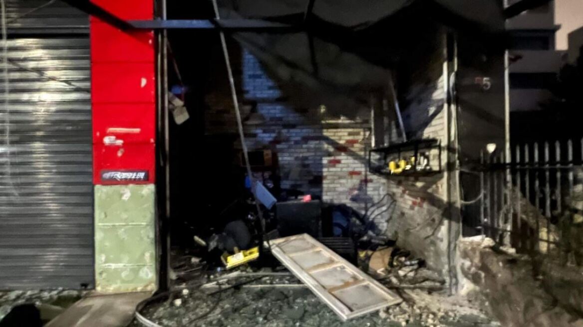 Διευκρινίσεις για την ιδιοκτησία του πλυντηρίου αυτοκινήτων στη Γλυφάδα που έγινε η έκρηξη