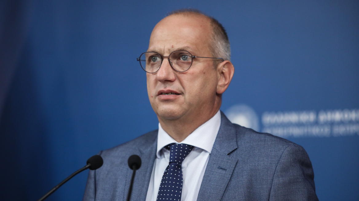 Κυβερνητικός εκπρόσωπος: Ασυγχώρητα ανεύθυνος ο ΣΥΡΙΖΑ στο μεταναστευτικό