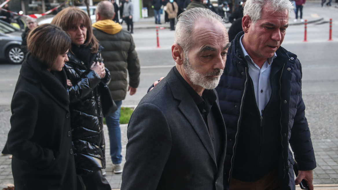 Δίκη Άλκη Καμπανού: «Δύσκολη ημέρα, αλλά έχω αντοχές», δήλωσε ο πατέρας του 