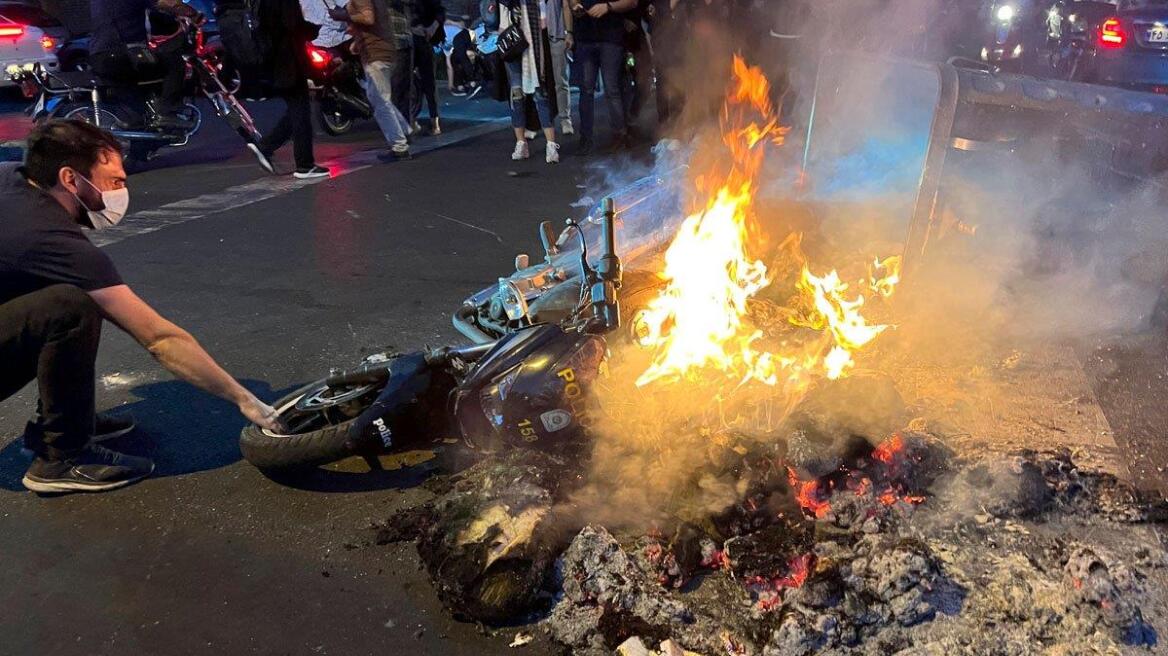 Νέες κυρώσεις της ΕΕ στο Ιράν λόγω κατάφωρων παραβιάσεων των ανθρωπίνων δικαιωμάτων