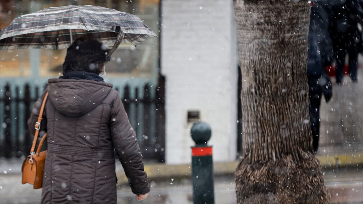 Έκτακτο δελτίο επιδείνωσης καιρού: Καταιγίδες και χιόνια μέχρι την Παρασκευή