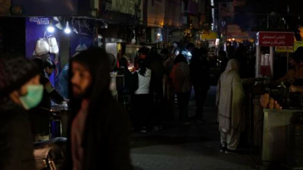 Πακιστάν: Τεράστιο μπλακ άουτ βύθισε στο σκοτάδι επί ώρες μεγάλο μέρος της χώρας