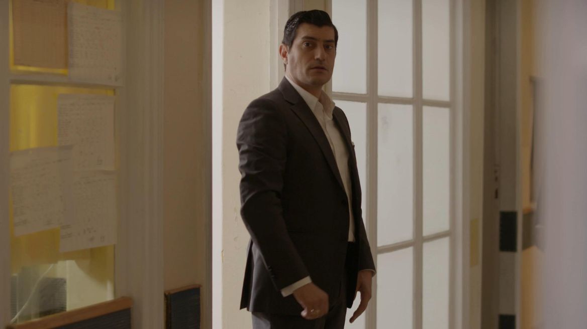 Παράδεισος των Κυριών: Ο Ντίνος έχει μια αναπάντεχη συνάντηση που τον εξοργίζει