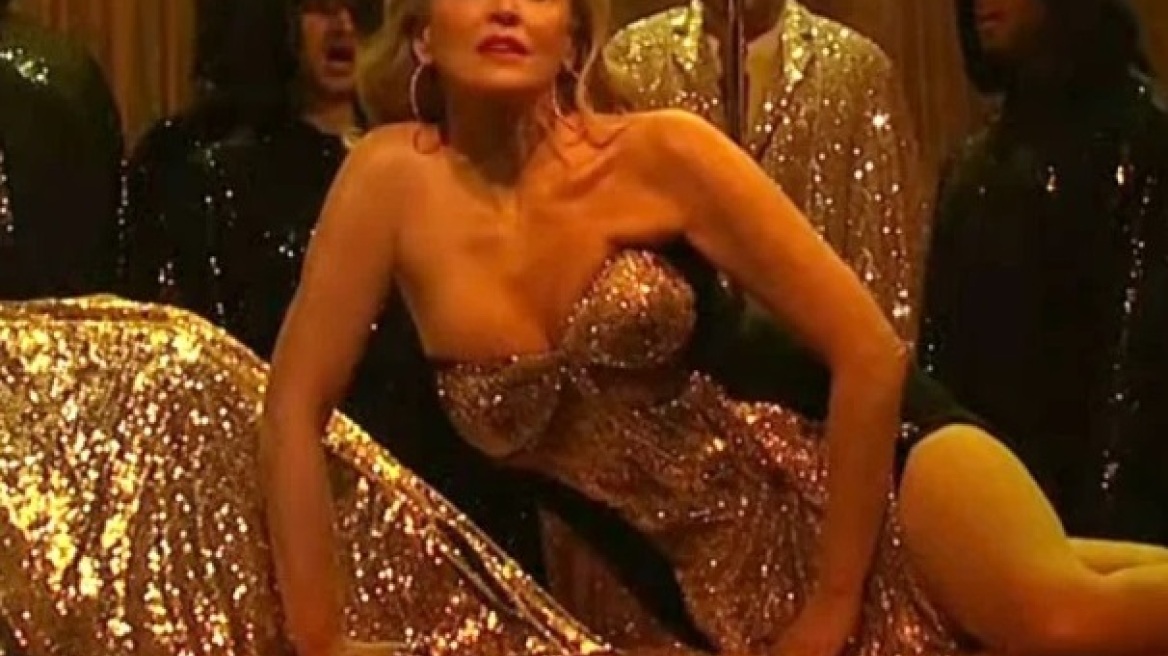 Σάρον Στόουν: Η εντυπωσιακή εμφάνιση στο σόου παρουσίασης του νέου δίσκου του non-binary Σαμ Σμιθ