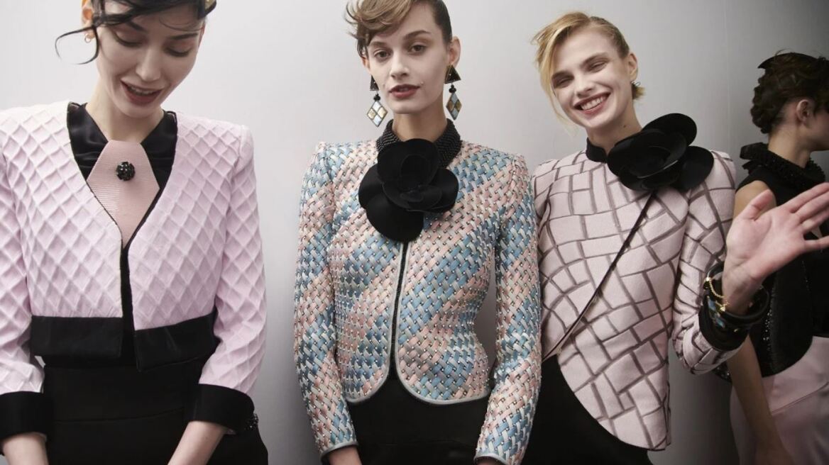 Βολάν, κρύσταλλα και παγιέτες: Τα ωραιότερα look από την Εβδομάδα Υψηλής Ραπτικής Α/Κ 2023