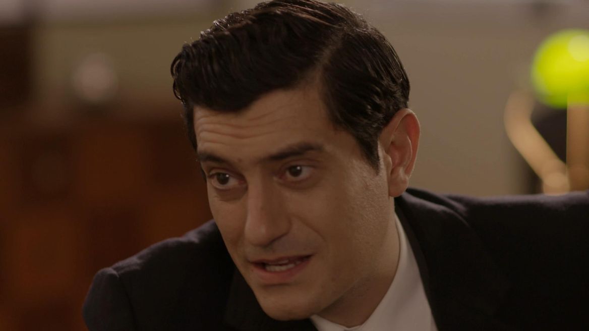 Παράδεισος των κυριών: Ο Ντίνος ανακοινώνει τρομακτικά νέα 