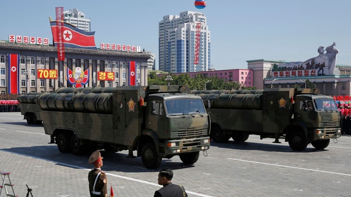 Βόρεια Κορέα: Διαψεύδει ξανά πως προμηθεύει με όπλα και πυρομαχικά τη Ρωσία