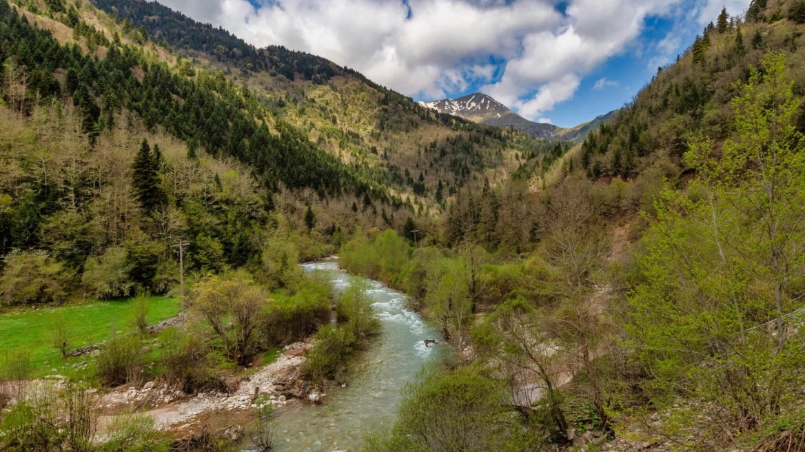 Ασπροπόταμος: Αφρισμένα νερά, ορεινές διαδρομές και πανέμορφα δάση