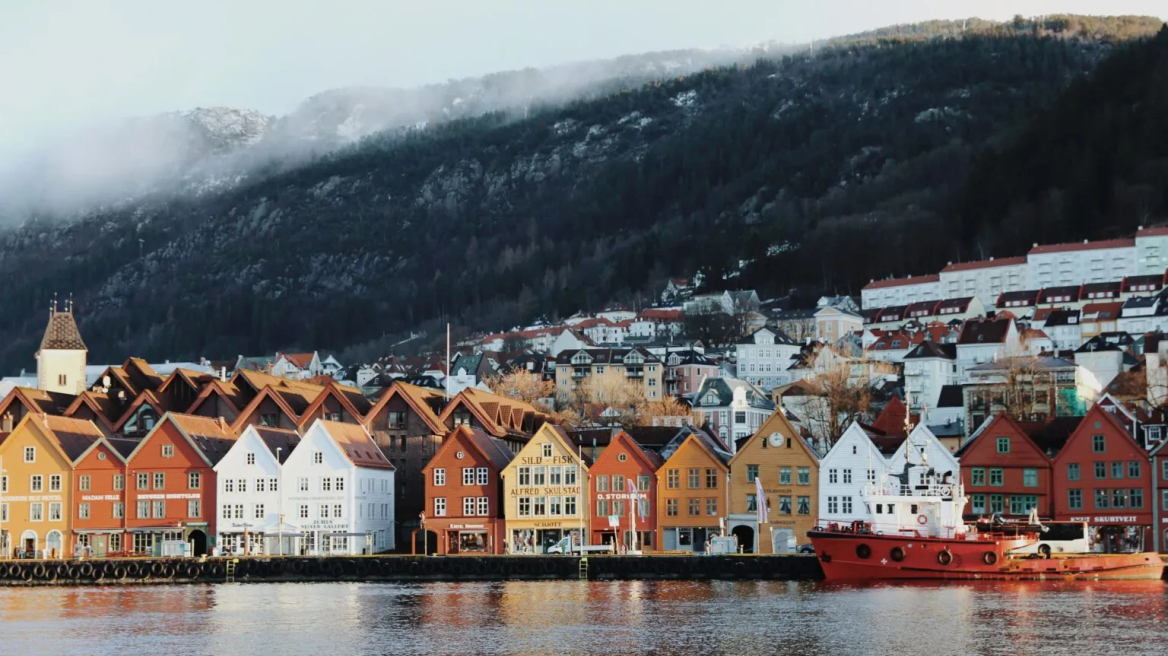 Μπέργκεν: Η πόλη της Νορβηγίας είναι ο ορισμός του surf’n’turf