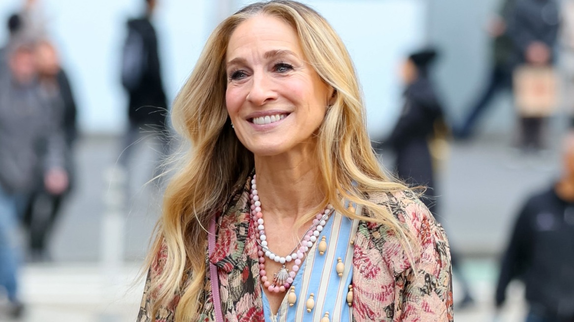 Πώς να φορέσετε ένα vintage παλτό με μποτάκια σαν την Σάρα Τζέσικα Πάρκερ