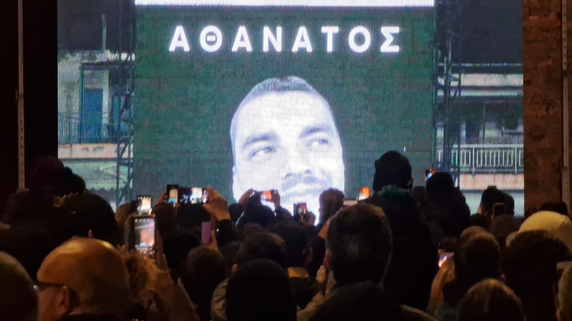 Άλκης Καμπανός: Πένθιμη μουσική και κεριά στην πορεία για την επέτειο δολοφονίας του 19χρονου