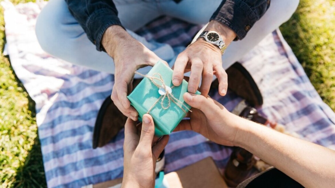 Αγίου Βαλεντίνου: Τα καλύτερα δώρα για εκείνον