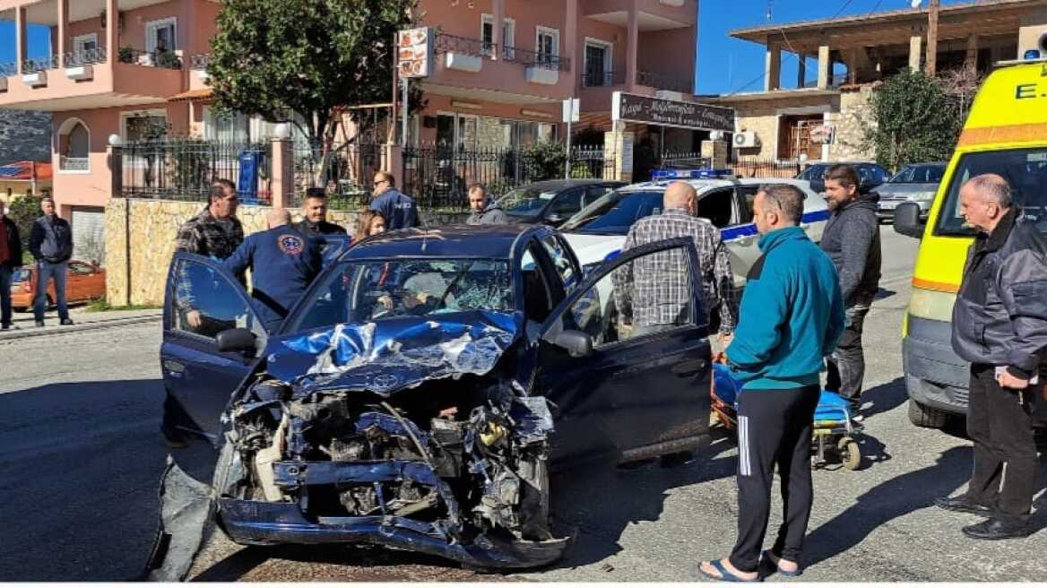 Θανατηφόρο τροχαίο στην Παραμυθιά - Ηλικιωμένος έπαθε καρδιακό την ώρα που οδηγούσε και συγκρούστηκε με φορτηγό