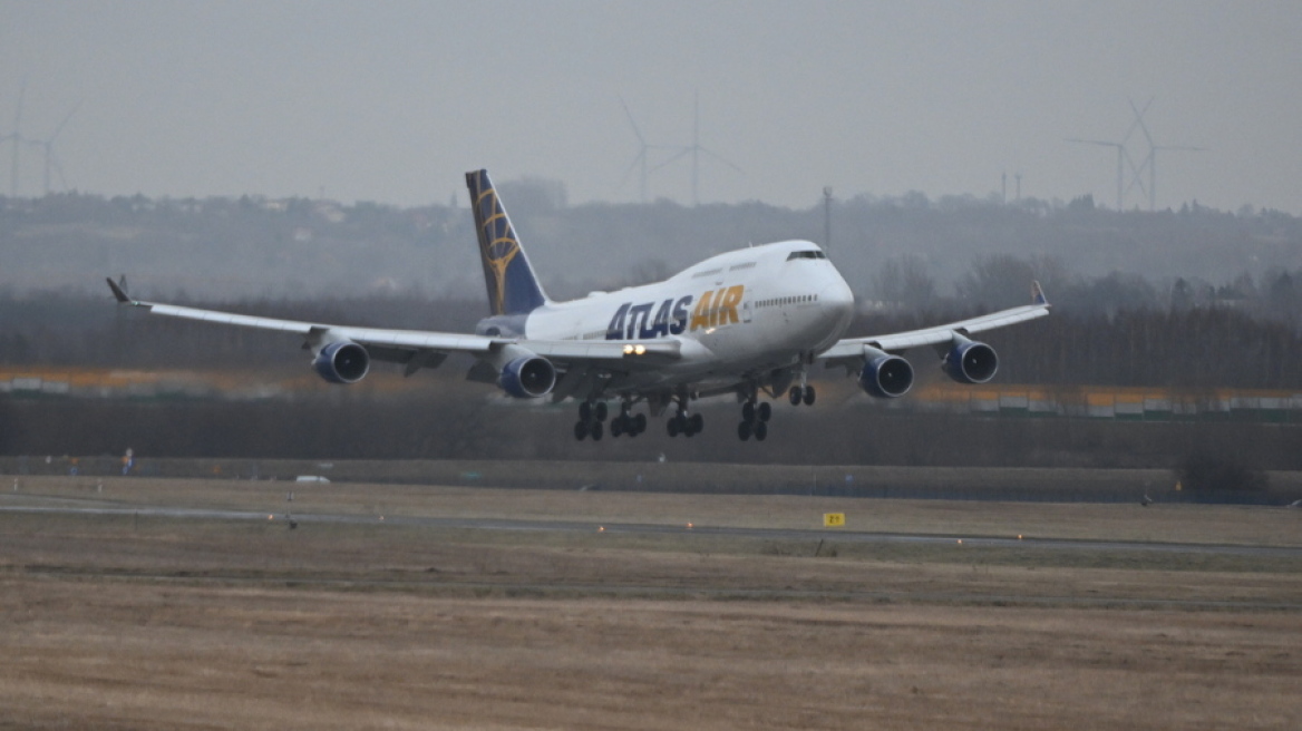 Boeing 747: Η τελευταία «βασίλισσα των αιθέρων» - «Ζωγράφισε» ένα στέμμα στον ουρανό