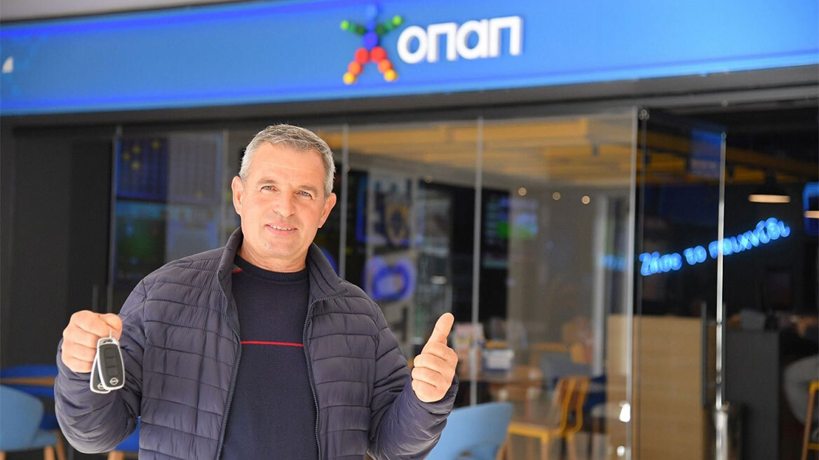 Ο μεγάλος νικητής του MundoBall παρέλαβε το νέο του αυτοκίνητο από τον ΟΠΑΠ