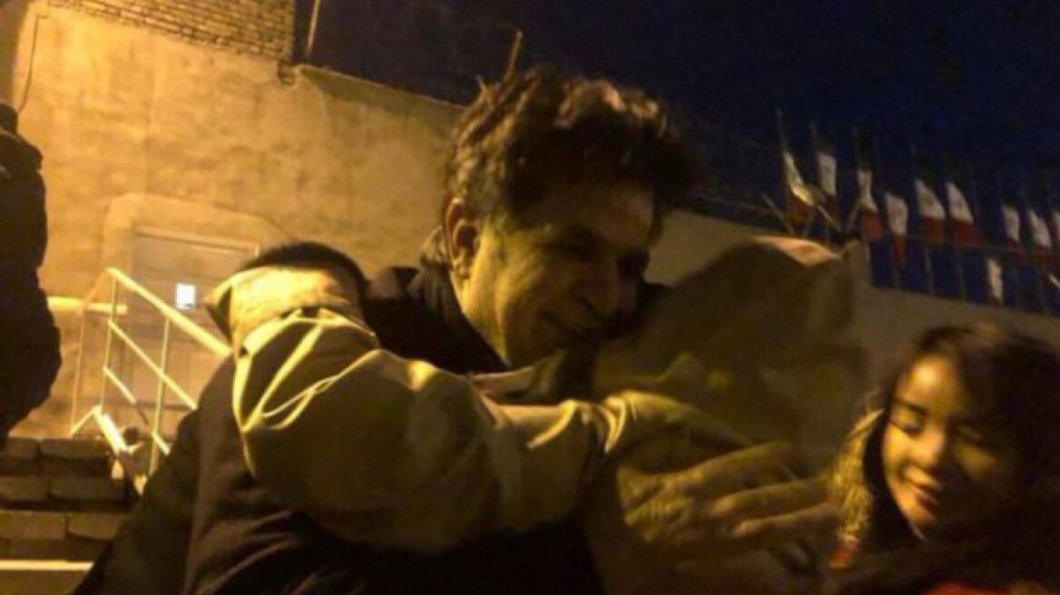 Ιράν: Αποφυλακίστηκε ο γνωστός σκηνοθέτης Τζαφάρ Παναχί, δύο ημέρες αφού ξεκίνησε απεργία πείνας